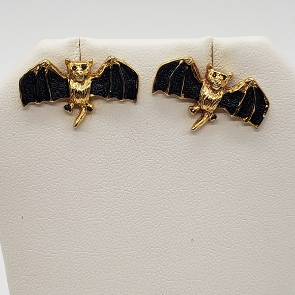 Vintage Flying Bat Halloween Stud Earrrings - Picture 3 of 6
